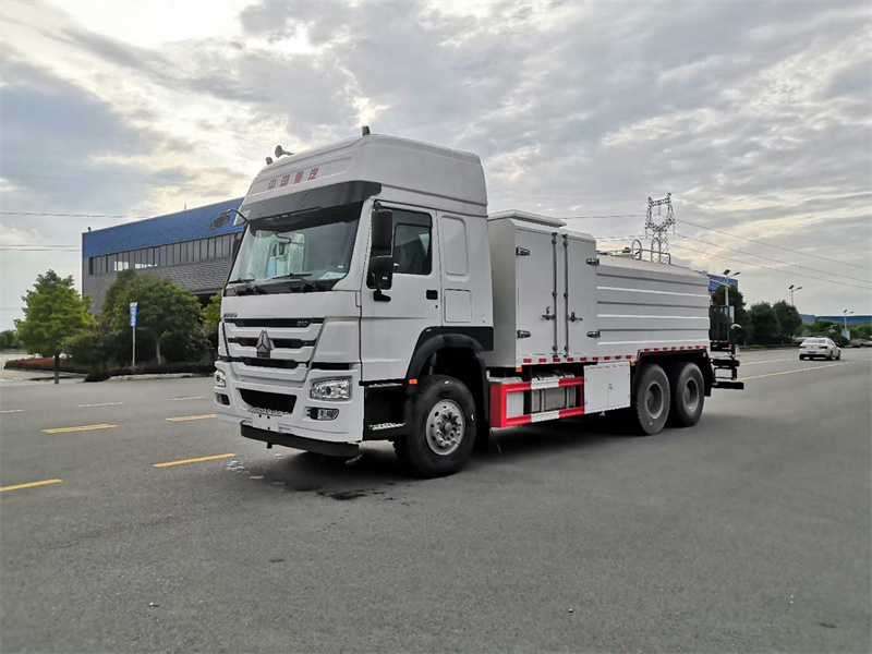 CL5320THRZ6型現(xiàn)場(chǎng)混裝乳化炸藥車(chē) 